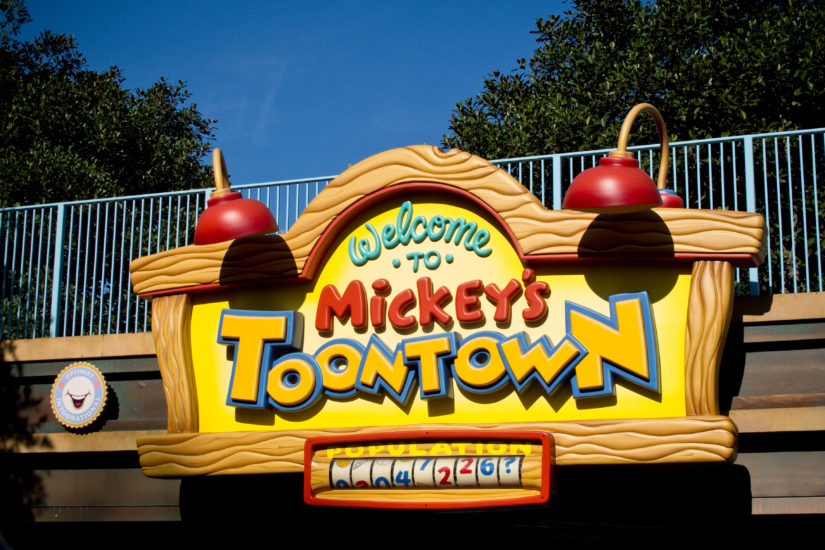 Mickeys_Toontown_entrance_sign